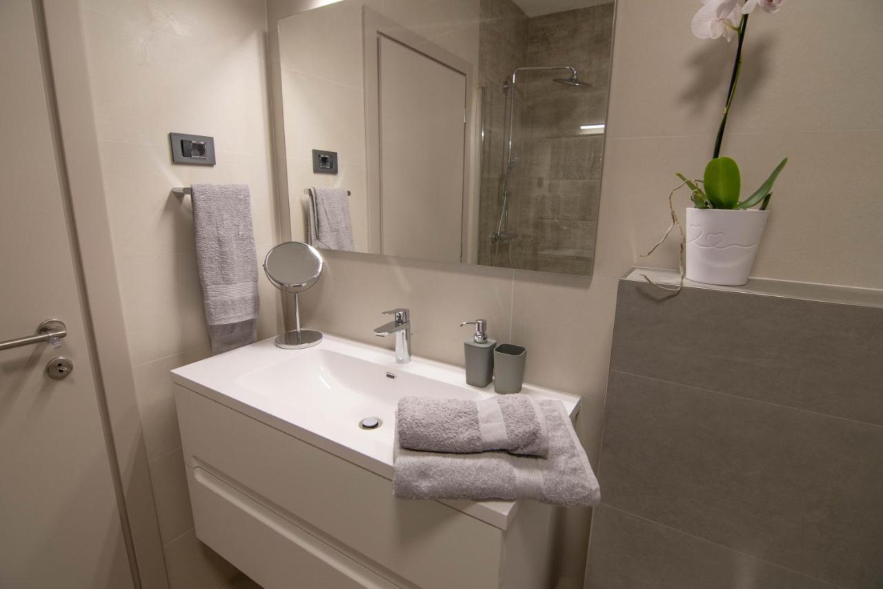 Luxury Apartment Faro With Sea View And Swimming Pool Премантура Екстериор снимка